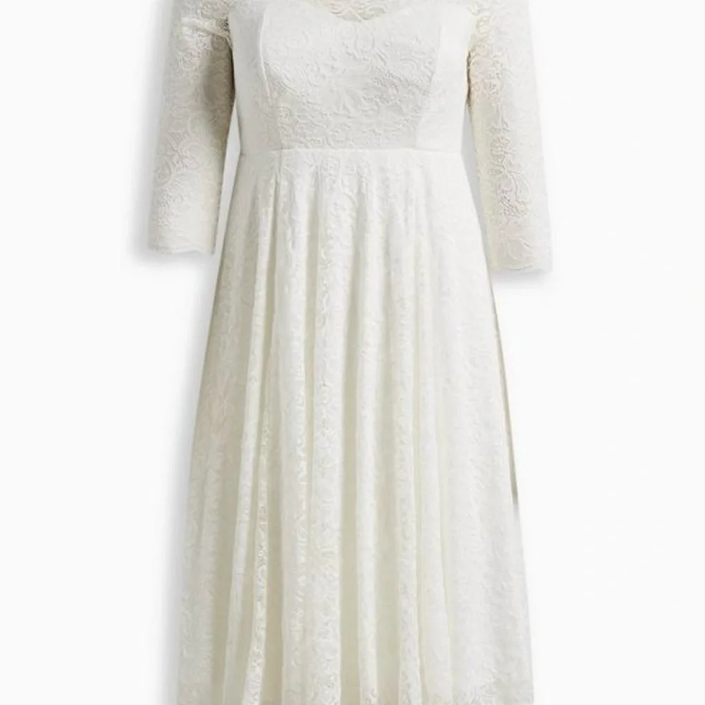 Torrid White Lace Wedding Dress - Picture 5 of 16